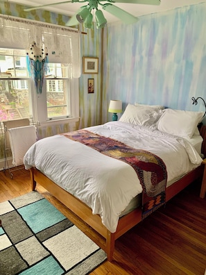 3 chambres, bureau, fer et planche à repasser, lit parapluie