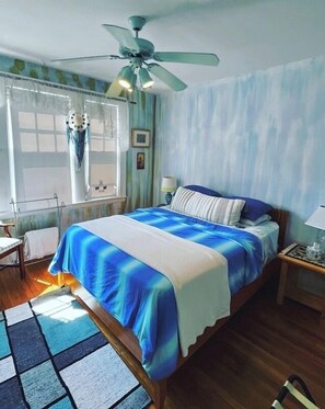 3 bedrooms, desk, iron/ironing board, travel cot