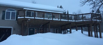 Newer home-4 Seasons-Canal Views-Fireplace-Huge Deck-Great Location in Houghton