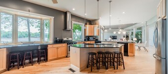 Family Vacations, Reunions, Anniversaries, Holidays, Graduations, Lakefront