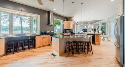 Family Vacations, Reunions, Anniversaries, Holidays, Graduations, Lakefront