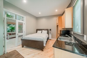 9 sovrum, memory foam-madrasser, skrivbord och strykjärn/strykbräda