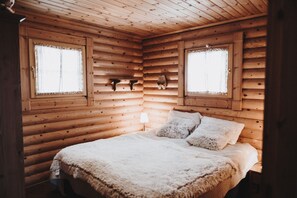 2 bedrooms, iron/ironing board, travel cot, free WiFi