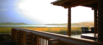 En Log Cabin ved bredden av elven Hvítá!