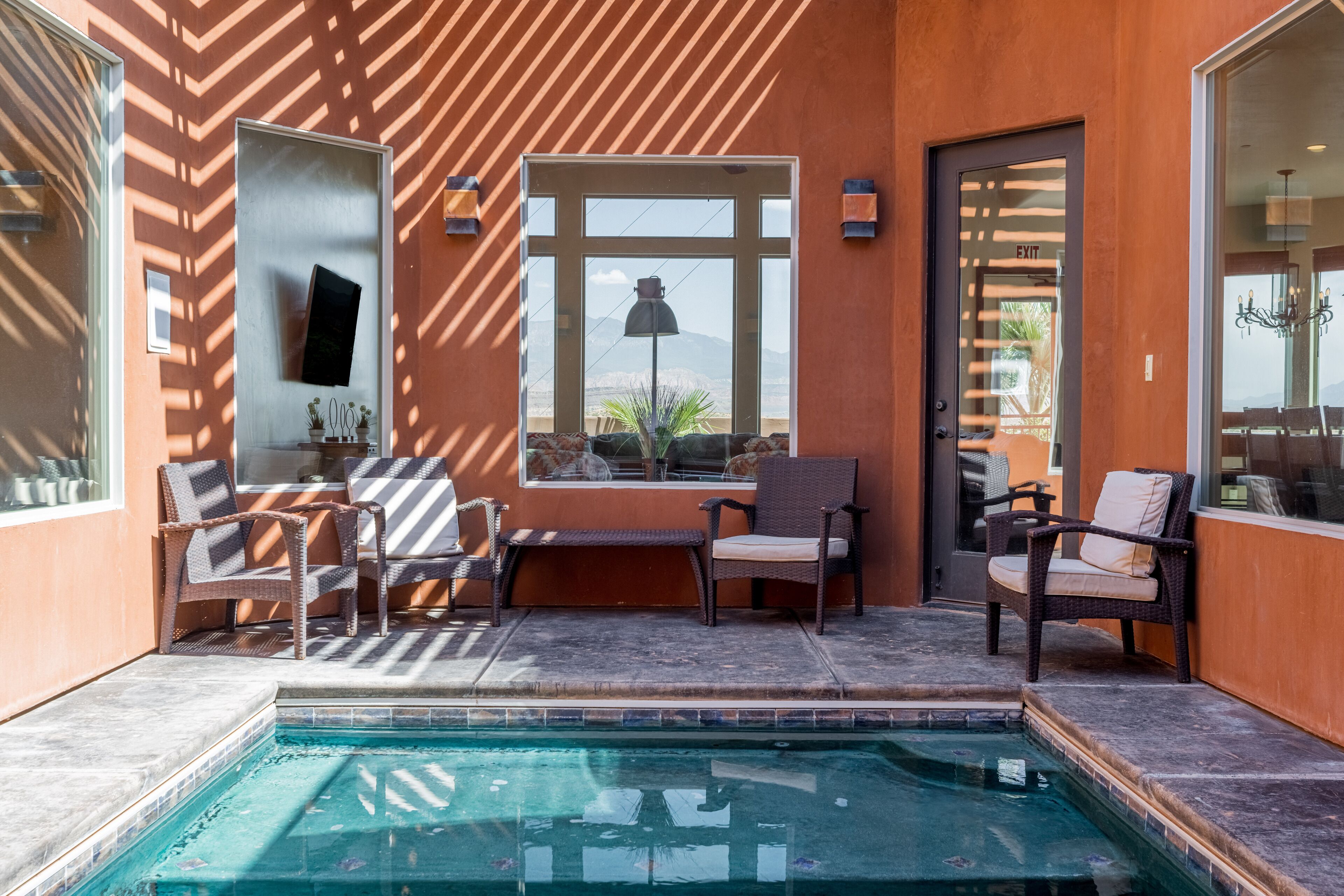 Red Desert Oasis: Private Pool & Panoramic Views