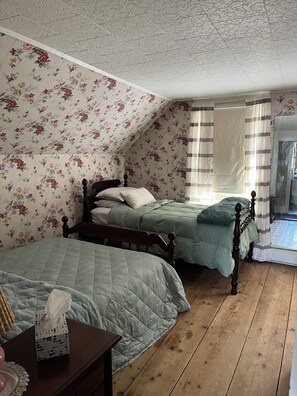 4 bedrooms, in-room safe, desk, iron/ironing board -  Escape to Mountains of Family Fun! Popular Attractions close by-Pets ok (Franconia)