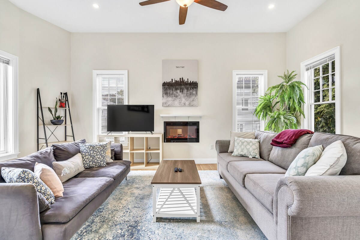 Modern 4 Bed 2.5 Bath Home near Harvard with FREE Parking