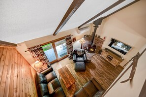 スマートテレビ、暖炉、テレビゲーム、DVD プレーヤー