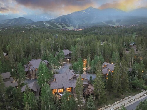 Lodge kurkkupaikalla: Virtuaaliesittely, yksityinen poreallas, kävelymatka Gondola-pysäkille