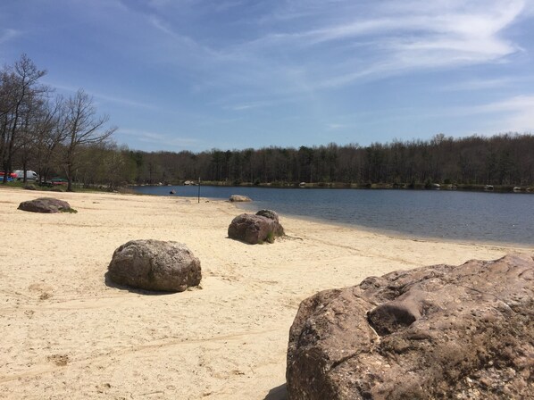 Plage à proximité, chaises longues