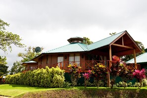 A two-story building with a green roof and a balcony. - Spectacular Lake Arenal and Mountain view rental (Tilaran)