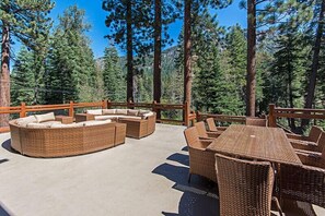 Outdoor dining - 5 Bedroom Mountain Luxury Estate wIndoor Pool 5 acres (South Lake Tahoe)