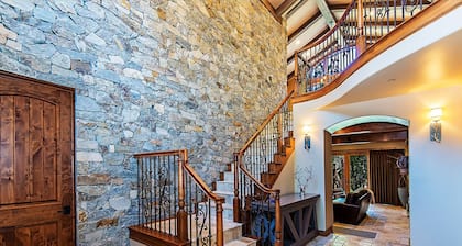 5 Bedroom Mountain Luxury Estate wIndoor Pool 5 acres