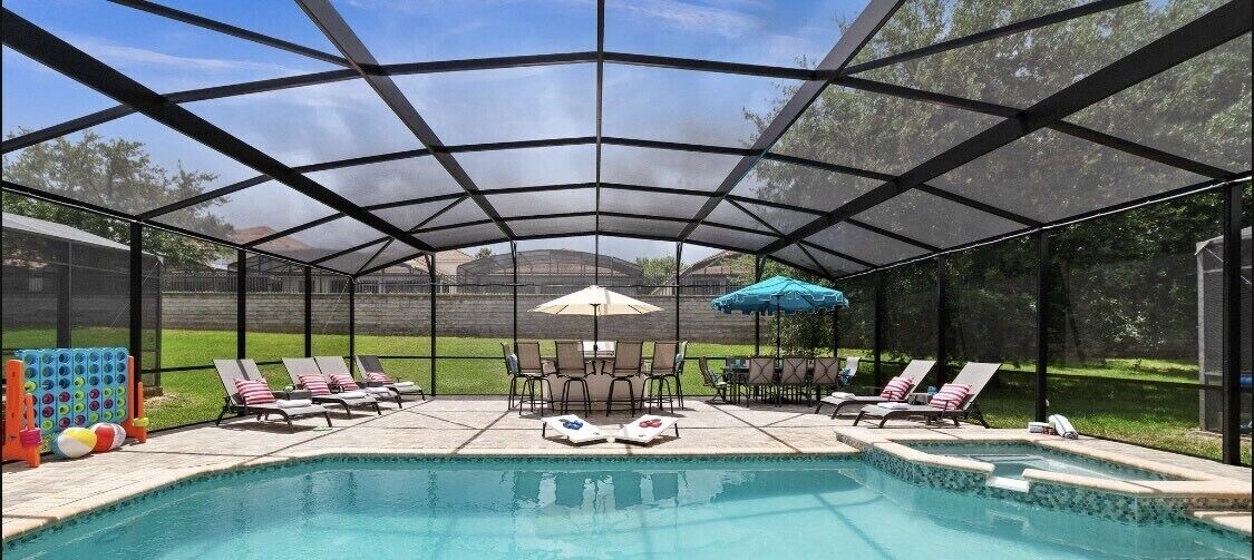 Magical 5 bedroom villa, extended pool deck and movie theatre room near Disney