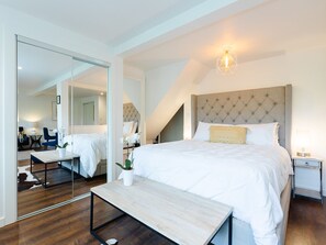 1 bedroom, desk, iron/ironing board, free WiFi - Location, location, location! (Mill Valley)