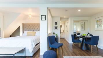 1 soverom, skrivebord, strykejern/-brett og wi-fi (inkludert)