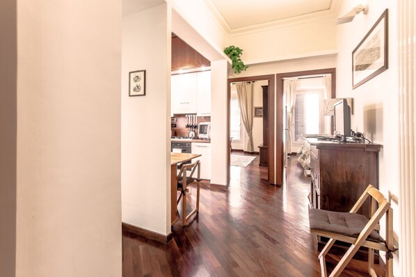 Fridge, microwave, oven, stovetop - Exclusive Apartment In The core of Historic Center of Rome - NAVONA Square (Rome)