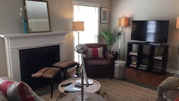 Smart TV, chimenea, Netflix y Hulu