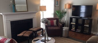 Heritage Hills Guesthouse Flat:  Walk to Everywhere MidTown / Downtown