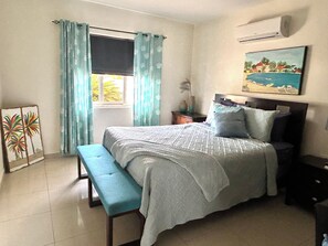 3 chambres, coffres-forts dans les chambres, bureau