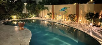 Piece of Paradise... Eagle Beach Villa with Private Pool;  Great Location!