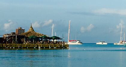 Piece of Paradise... Eagle Beach Villa with Private Pool; Great Location!