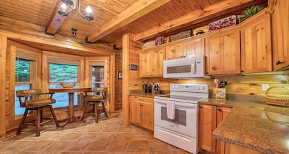 Sky Cabin: Luxury & Gated, esillä HGTV: n "Log Cabin Living" -tilassa