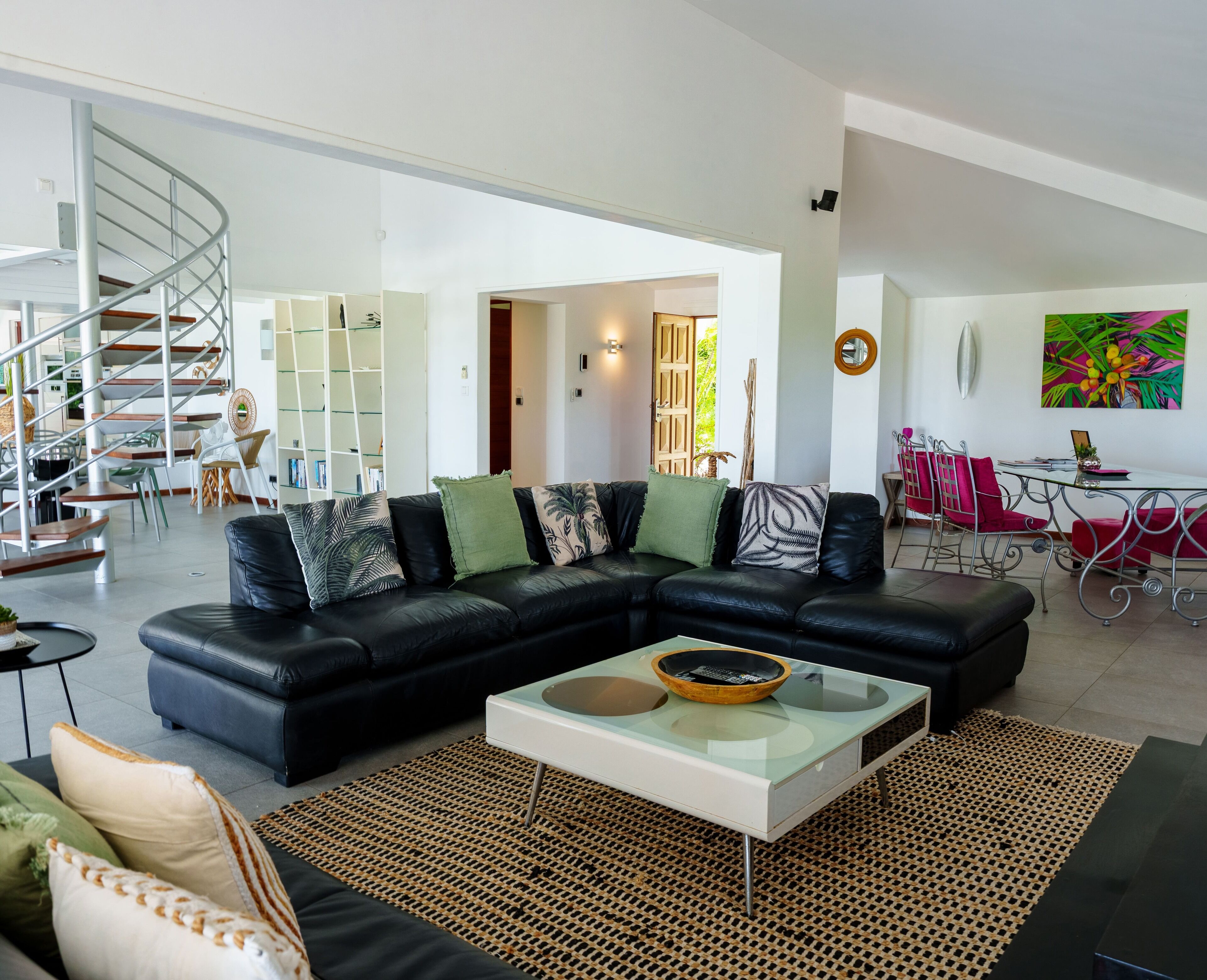 Smart TV, table tennis, books, stereo