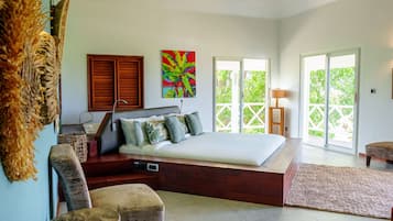 4 bedrooms, in-room safe, desk, iron/ironing board