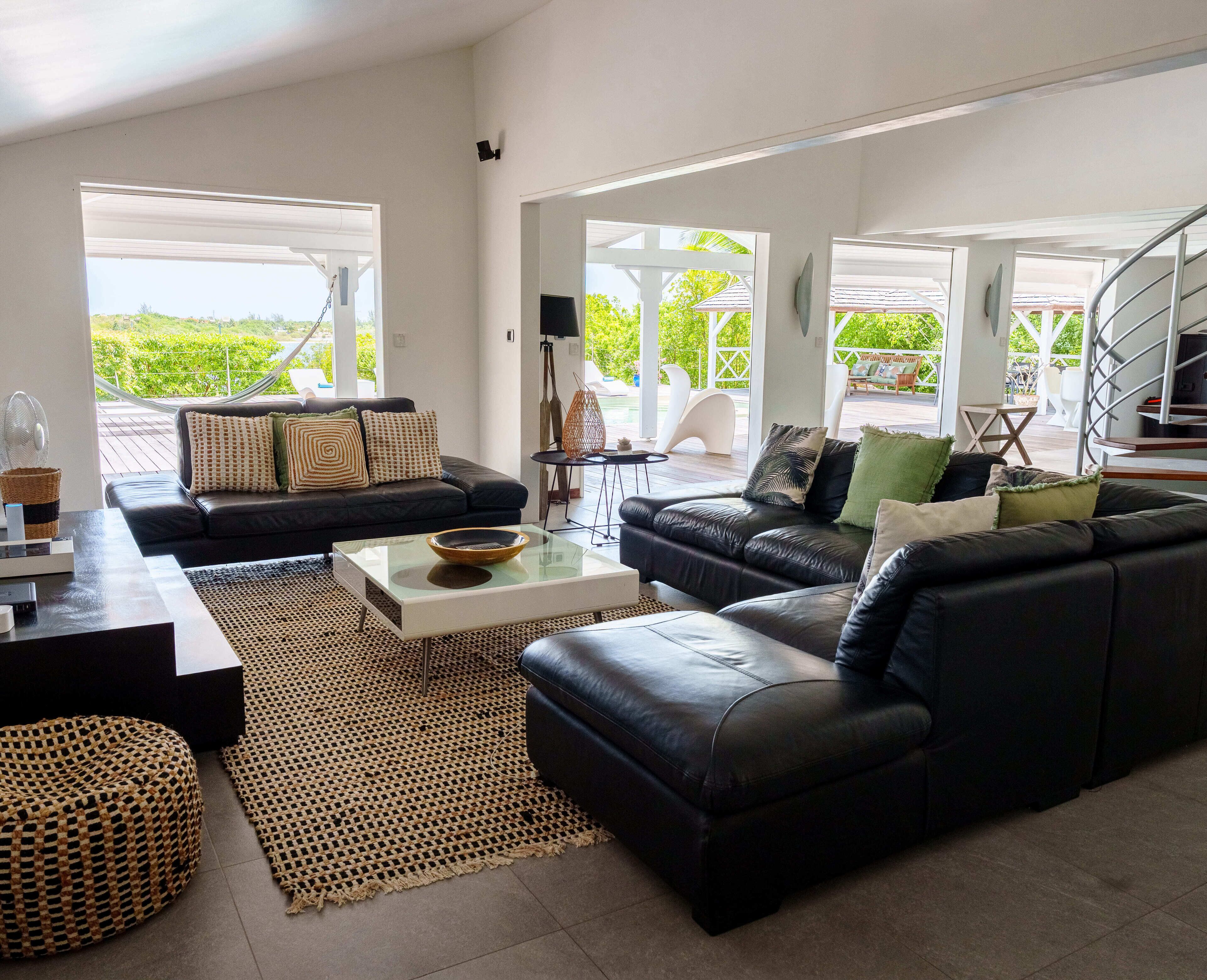 Smart TV, table tennis, books, stereo