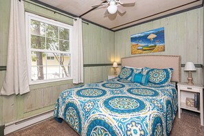 3 bedrooms, desk, iron/ironing board, travel cot