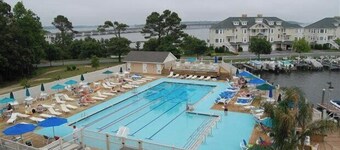 Coastal Waterfront Getaway- Pet Friendly - Pools- Golf-Sleeps 8- Self Check-In !