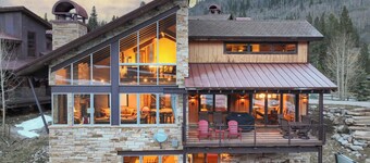 Warming Hut: True Ski-in/Out, Hot Tub, Video Wall, Pool Table, Shuttle