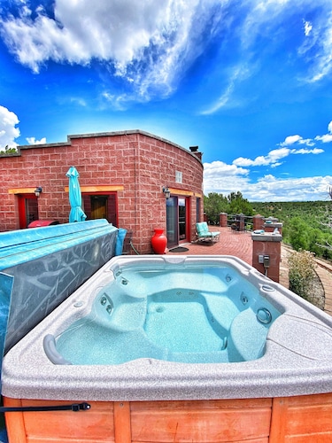 Steam Shower Hot Tub-Fabulous Views! In & Out Fireplaces-Free Wood-444+ reviews!