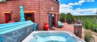 Steam Shower Hot Tub-Fabulous Views! In & Out Fireplaces-Free Wood-444+ reviews!