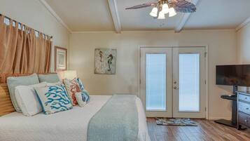 3 bedrooms, desk, iron/ironing board, free WiFi