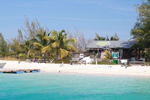 HOOPERS BAY PRIME BEACHFRONT  KING or TWIN  STUDIO  and with STARLINK fast WIFI