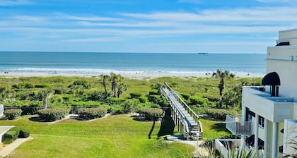 Oceanfront Condo | Beach Access | Rocket Launches