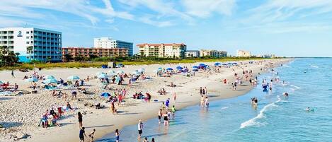 Beach nearby, sun loungers, beach towels