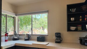 Kaffetrakter/tekoker, kjøleskap, mikrobølgeovn og ovn