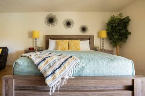 4 bedrooms, iron/ironing board, WiFi, bed sheets