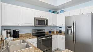 Fridge, microwave, oven, stovetop - *Beautiful condo!* February Monthly Rate ~ Inquire! (Panama City Beach)