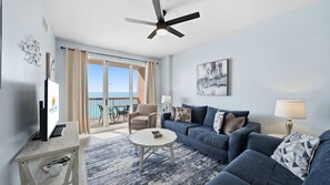 TV, lettore DVD, tavolo da calcetto, tavolo da ping pong