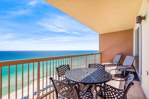 Outdoor dining - *Great location! Beautiful condo!* Winter Specials! (Panama City Beach)