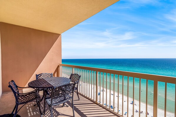 Outdoor dining - *Great location! Beautiful condo!* Winter Specials! (Panama City Beach)