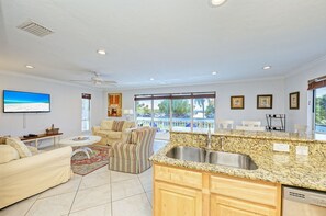 Smart-TV, bordtennis og bøker