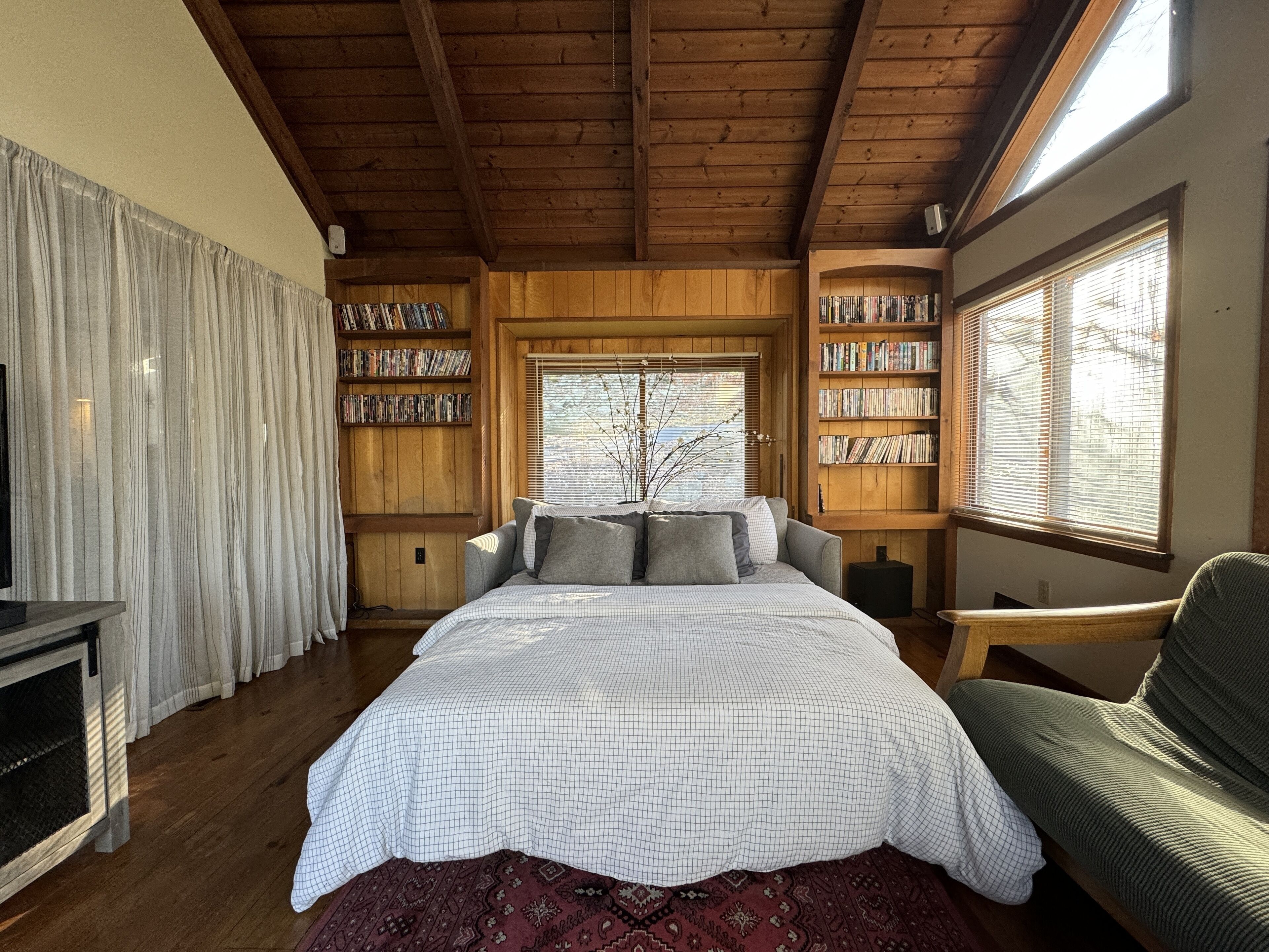 5 habitaciones, tabla de planchar con plancha, cuna de viaje y wifi 