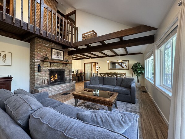 Smart TV, chimenea, videojuegos y reproductor de DVD