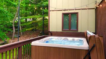 Tina de hidromasaje al aire libre