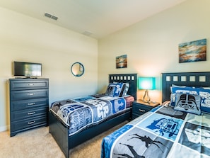 5 bedrooms, iron/ironing board, free WiFi, bed sheets - Welcome to Storey Lake Resort - Minutes from Disney, 5BR and 4 BA (kissimmee)